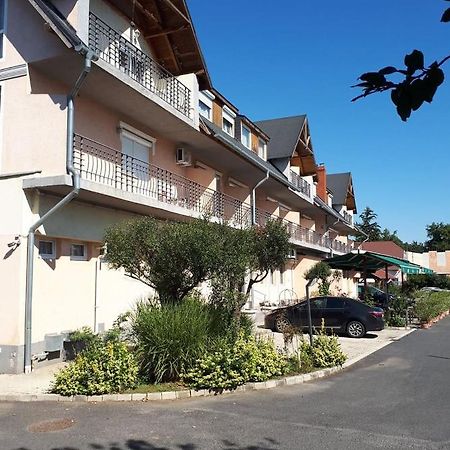 Wolf Hotel Sarvar Exterior photo