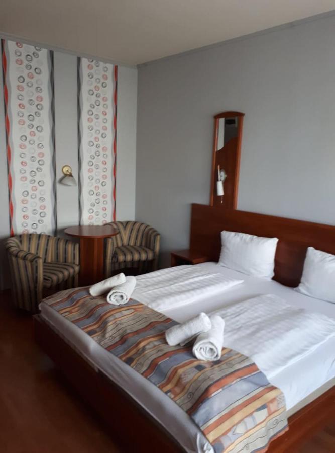 Wolf Hotel Sarvar Exterior photo