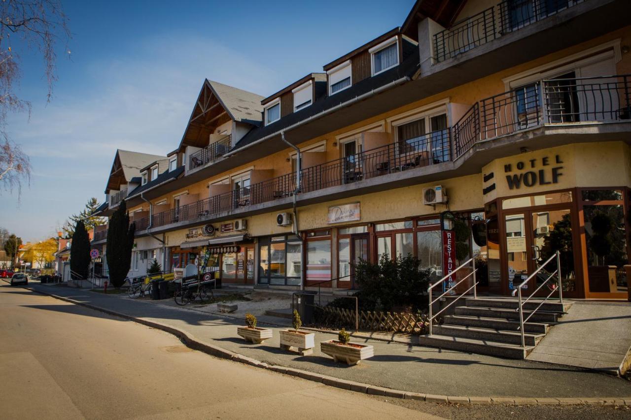 Wolf Hotel Sarvar Exterior photo